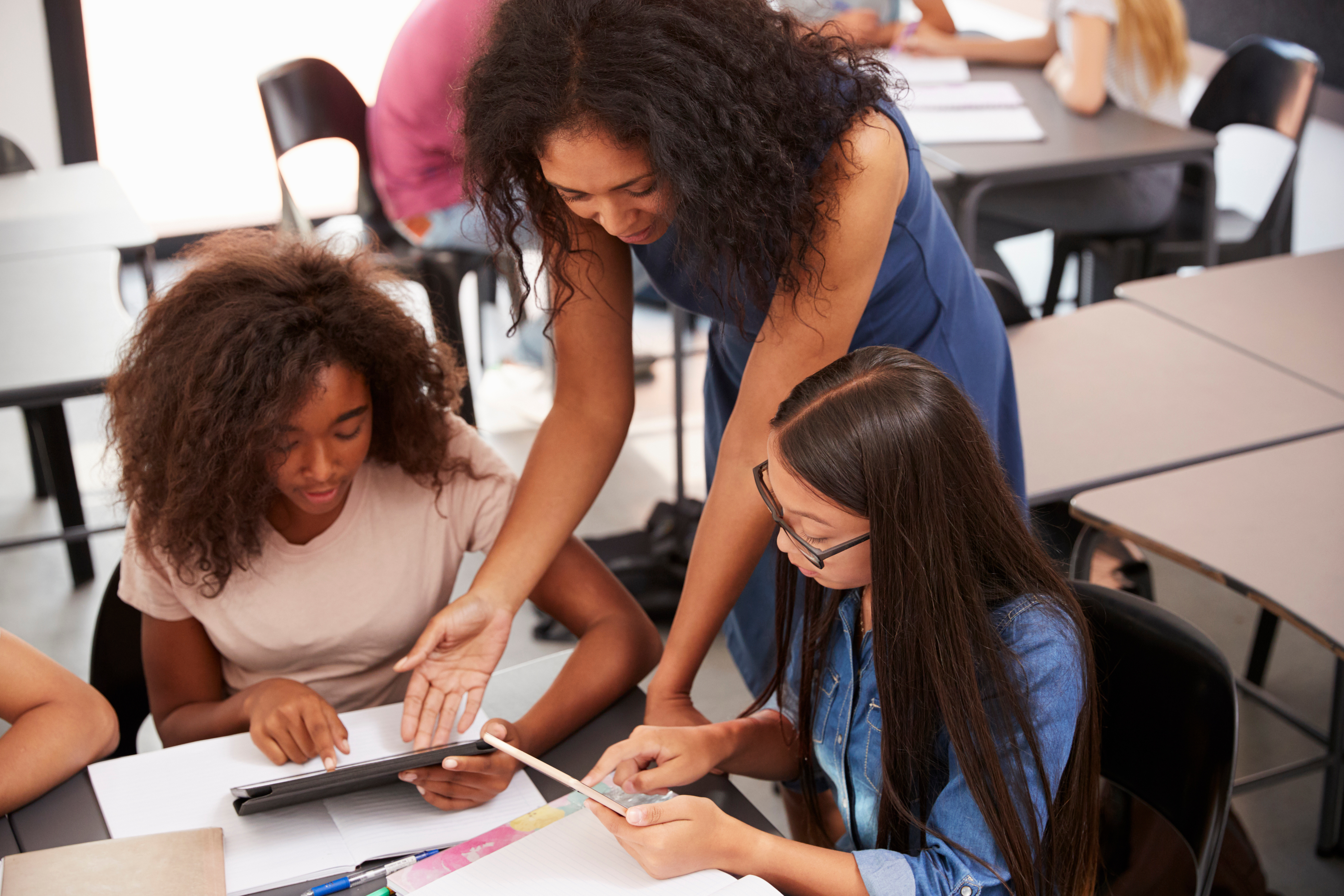 women mentoring